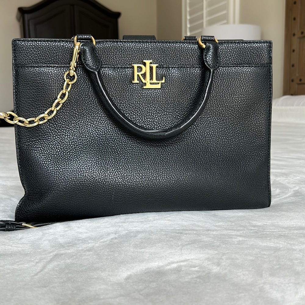 Looks brand new. Hardly used. Clean inside. No scratches on bottom. Beautiful!